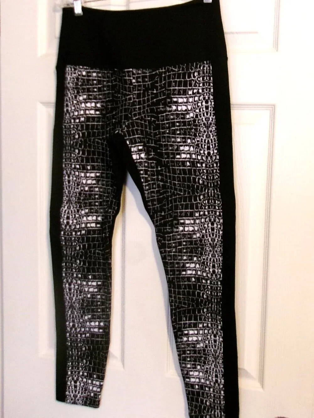 LYSSE High Waist Leggings or Yoga Pants Black & White Size M